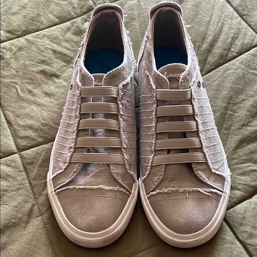 QUICK SALE. Blowfish slip on khaki/ green sneaker size 9